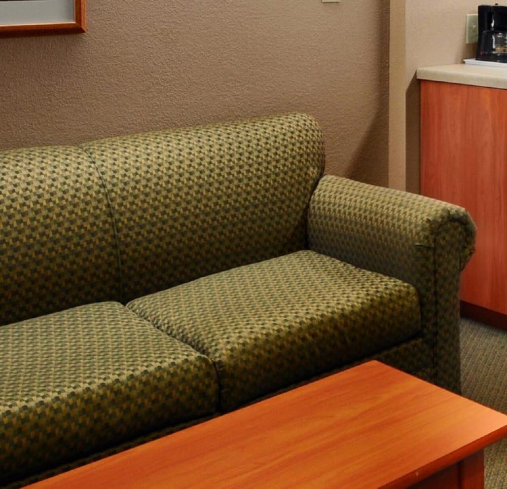 Parry Sound Inn & Suites