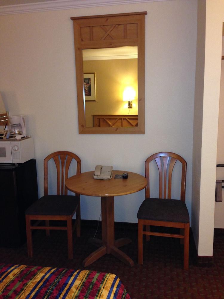 National 9 Inn Placerville