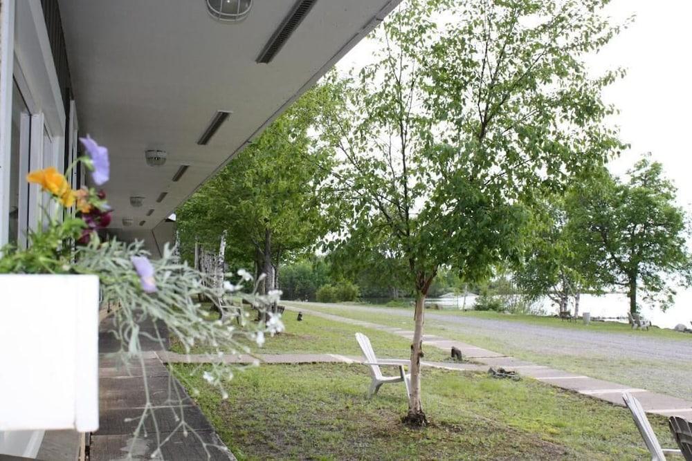 Carolyn Beach Inn & Restaurant