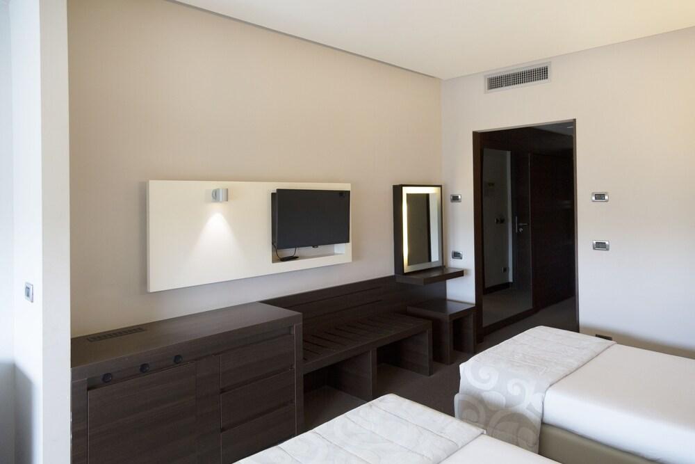 HOTEL SELENE POMEZIA