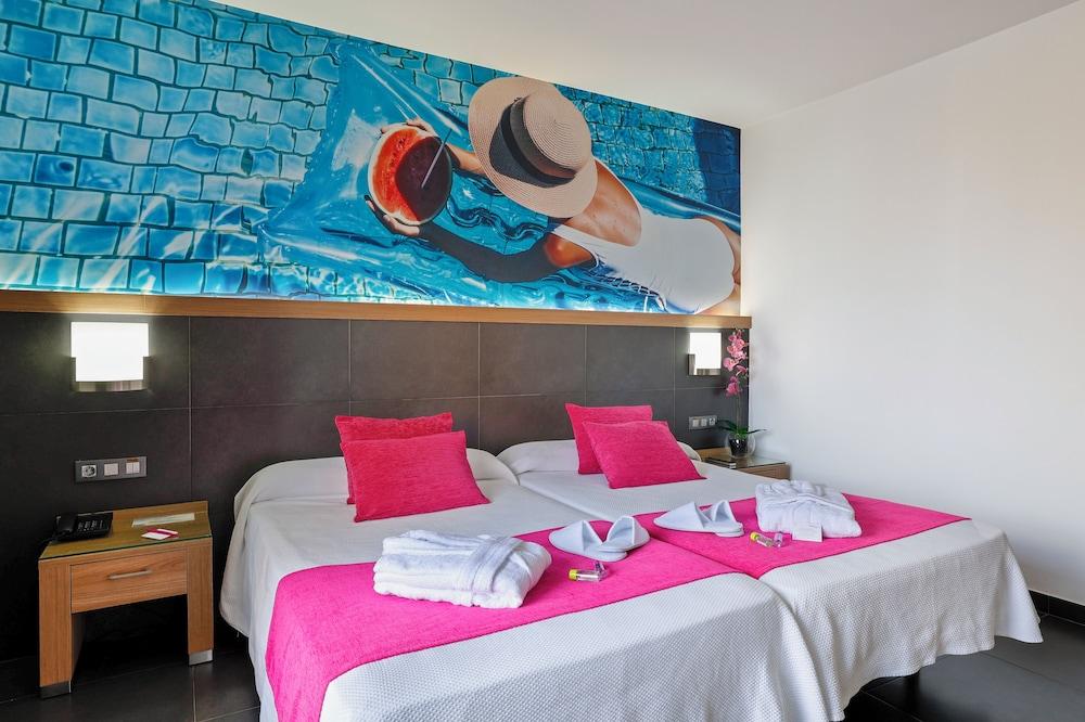 Flash Hotel – Adults recommended