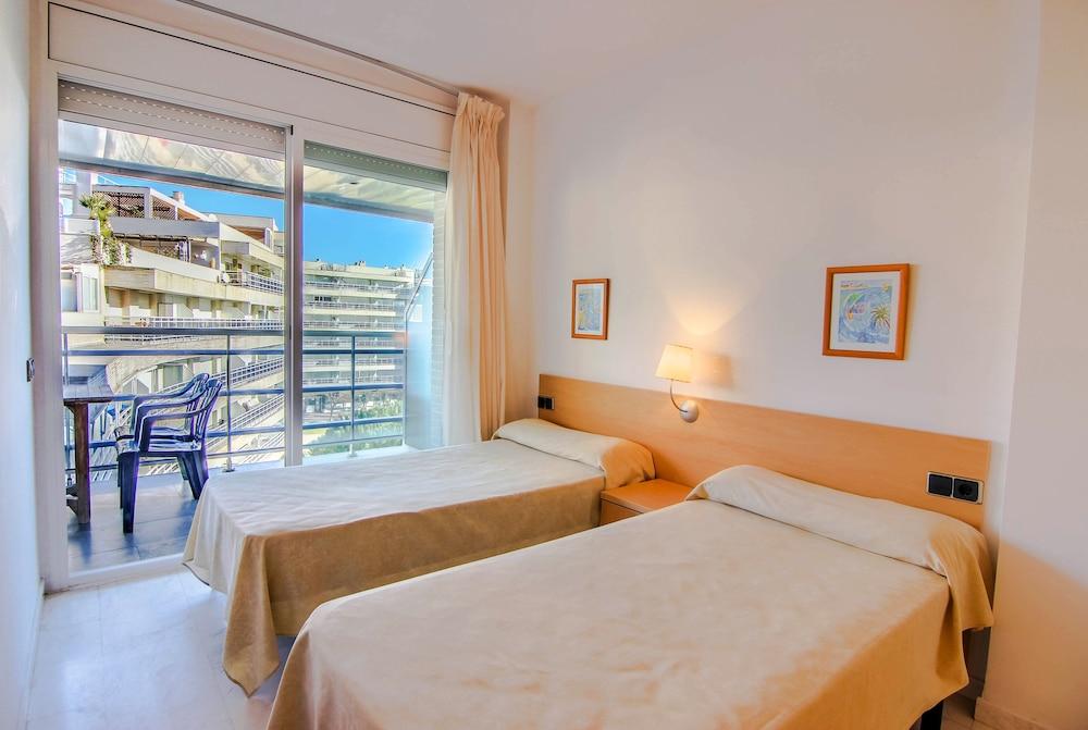 Apartamentos S'abanell Central Park