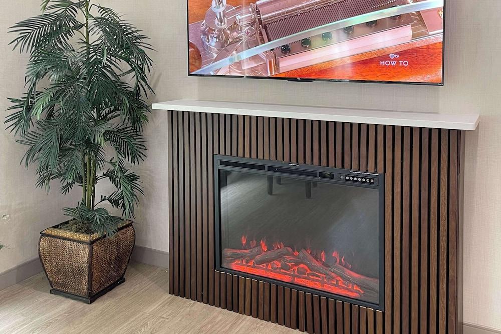 Comfort Suites San Antonio Near Seaworld