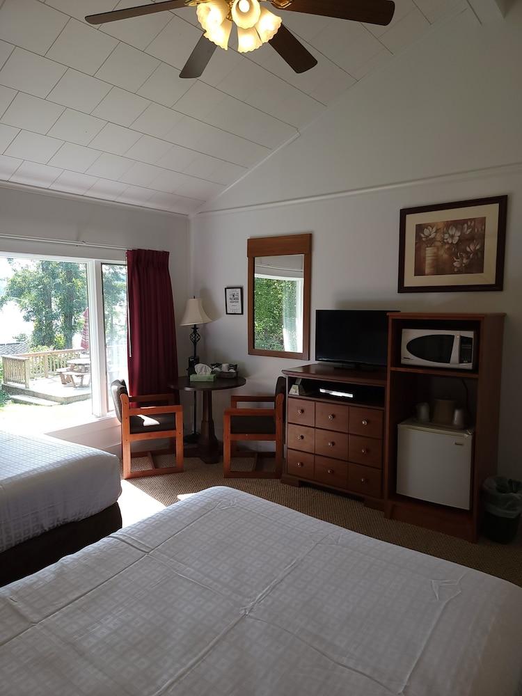 Hickory Grove Motor Inn