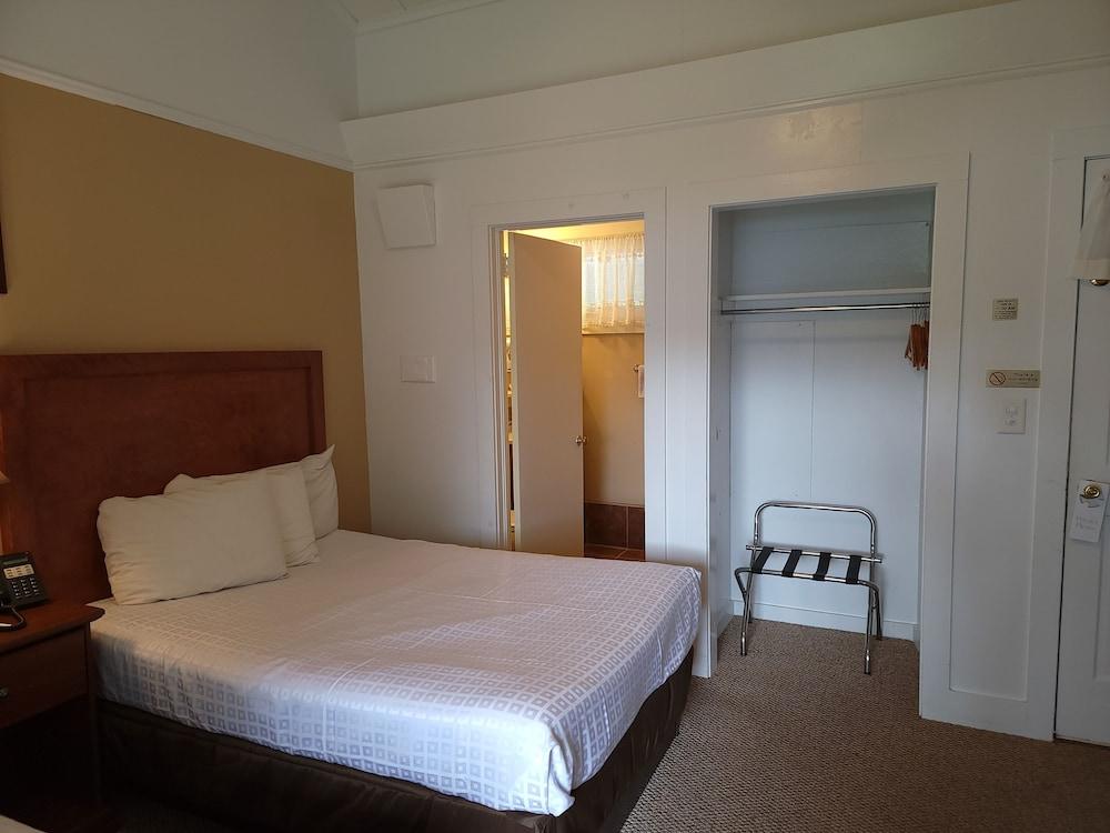 Hickory Grove Motor Inn