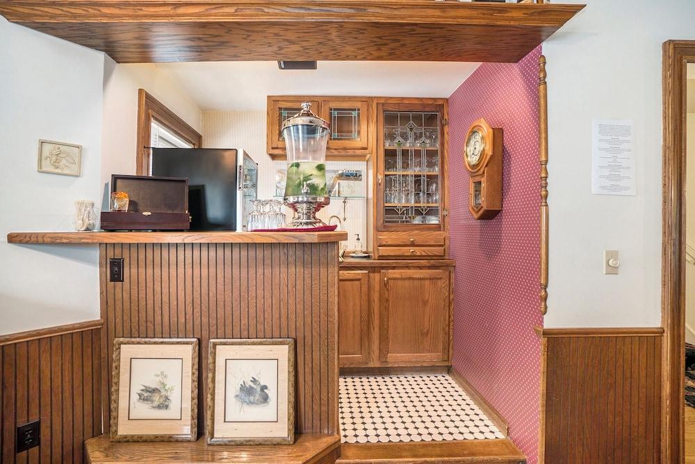 Yelton Manor Bed & Breakfast