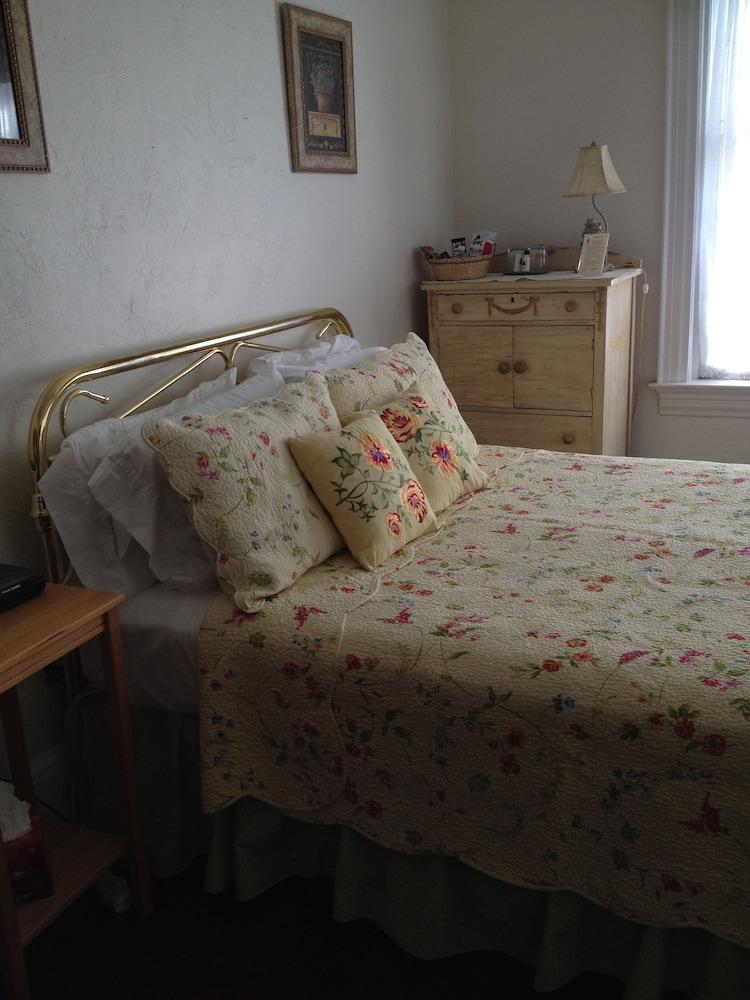 Red Lion Bed & Breakfast