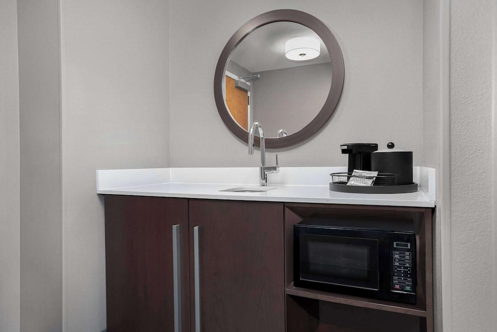 Hampton Inn & Suites ATL-Six Flags