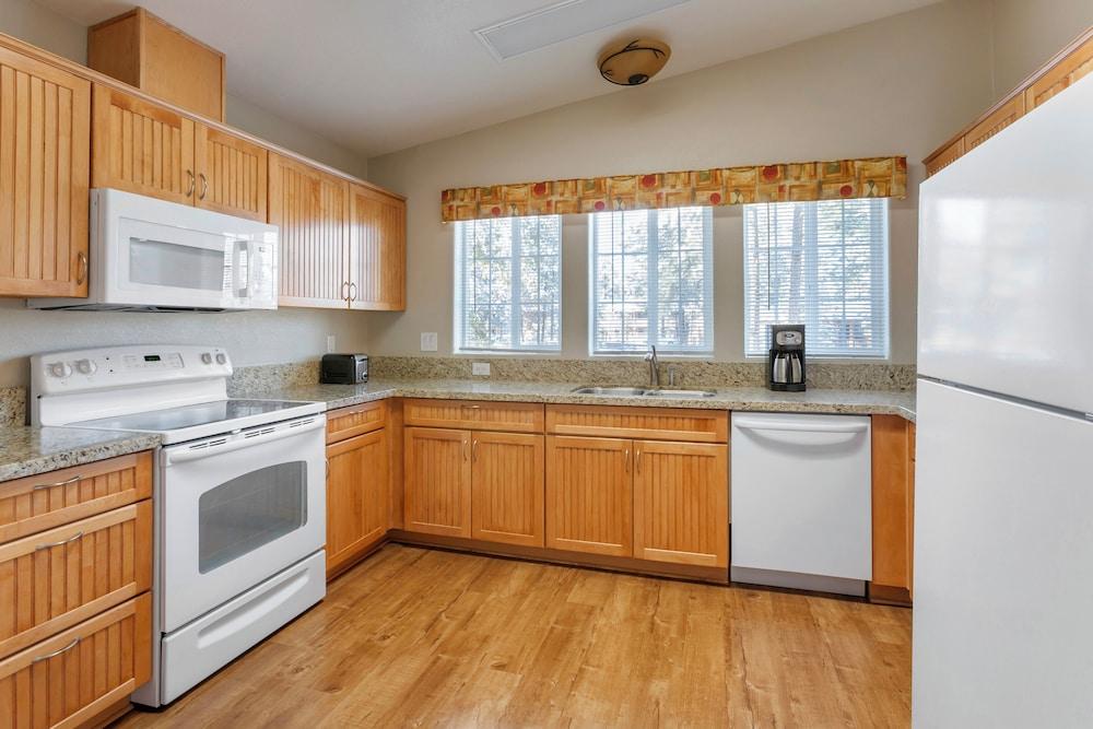 PVC at The Roundhouse Resort