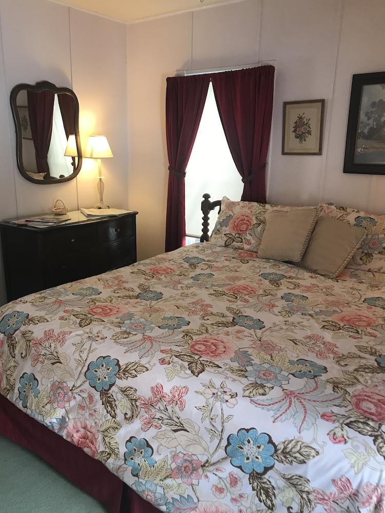 The Inn at Starlight Lake