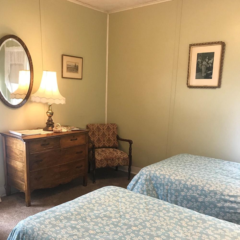 The Inn at Starlight Lake