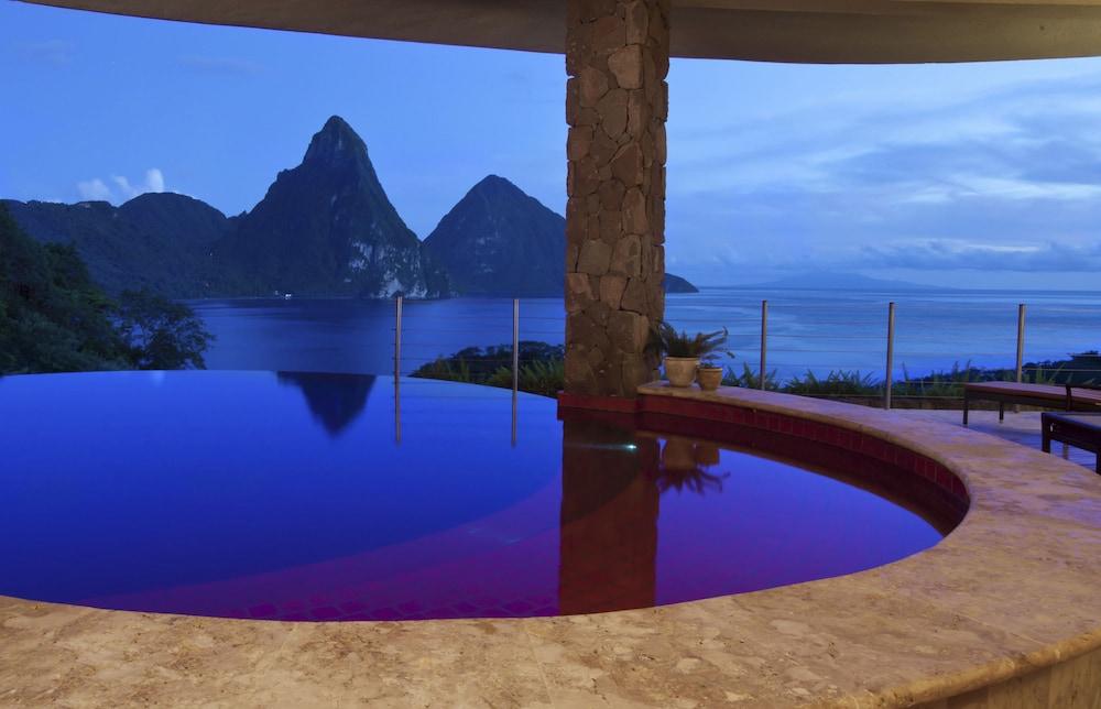 Jade Mountain Resort