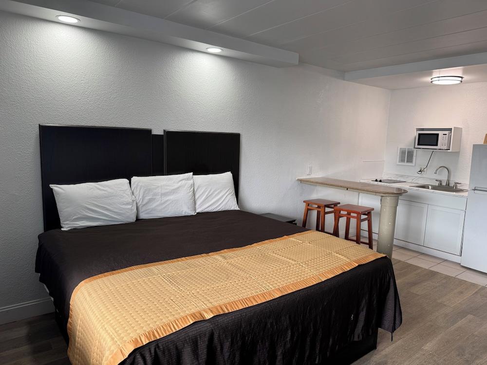 Belmont Inn And Suites