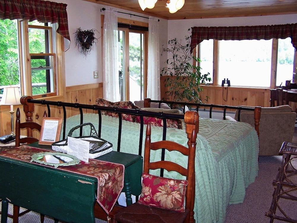 Kiwassa Lake Bed & Breakfast