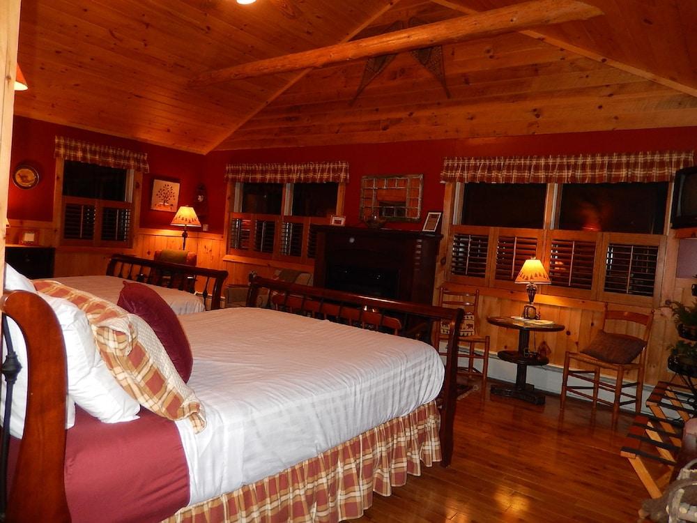 Kiwassa Lake Bed & Breakfast