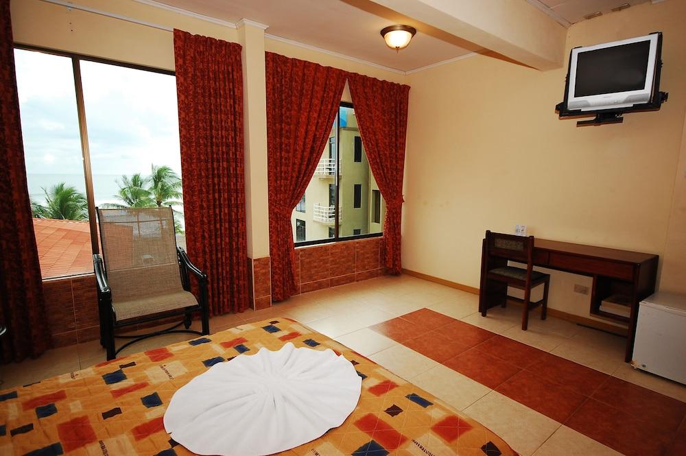 Paradise Jaco Beach Front