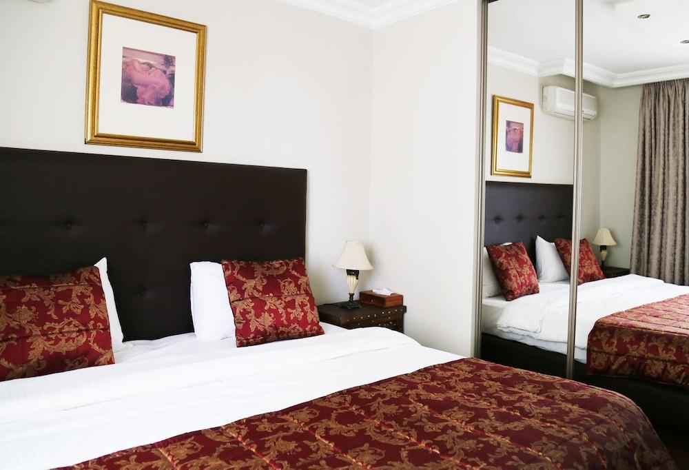 Gondola Hotel and Suites