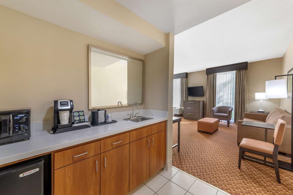Best Western Plus Kendall Hotel & Suites
