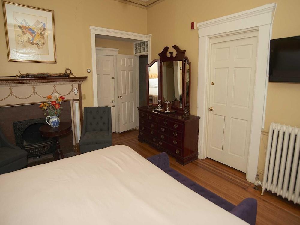 The Inns On Bellevue