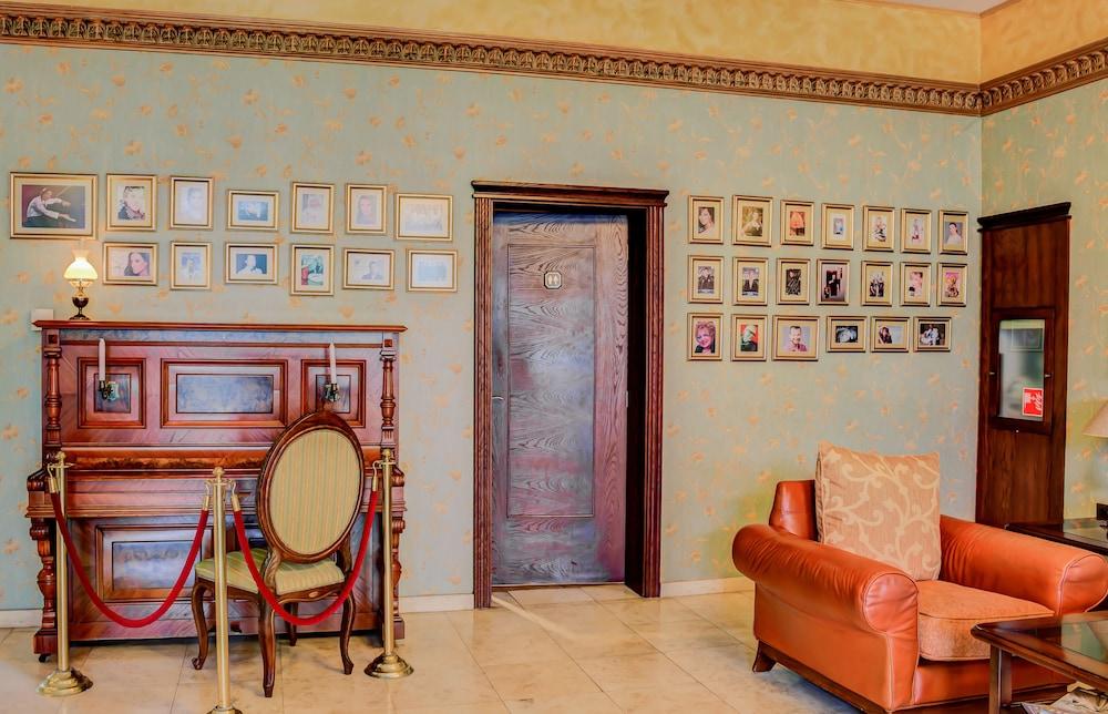 Hotel Romance & Family Suites