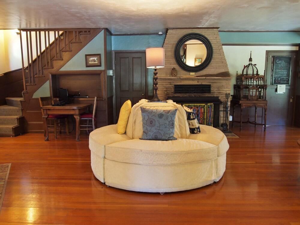 Strawberry Creek Inn Bed & Breakfast