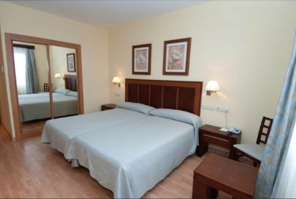 Hotel Santiago de León