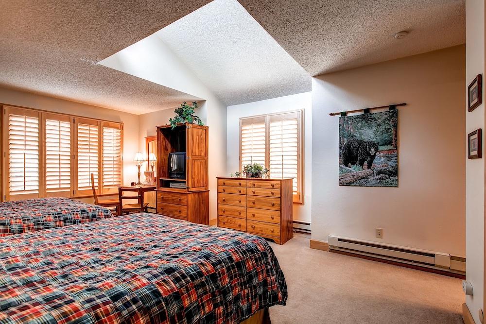 Tannenbaum Condominiums by Ski Country Resorts