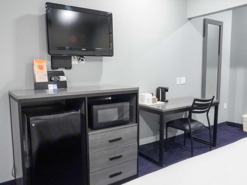 Americas Best Value Inn & Suites Bush Intl Airport