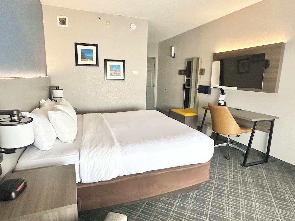 Comfort Inn & Suites Calhoun South