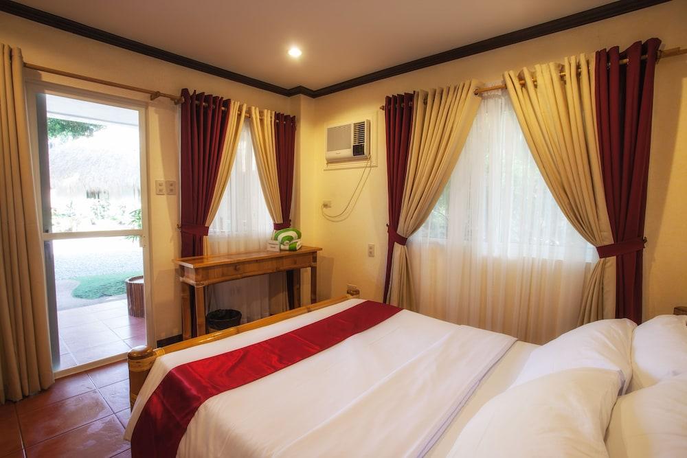 Pura Vida Beach & Dive Resort