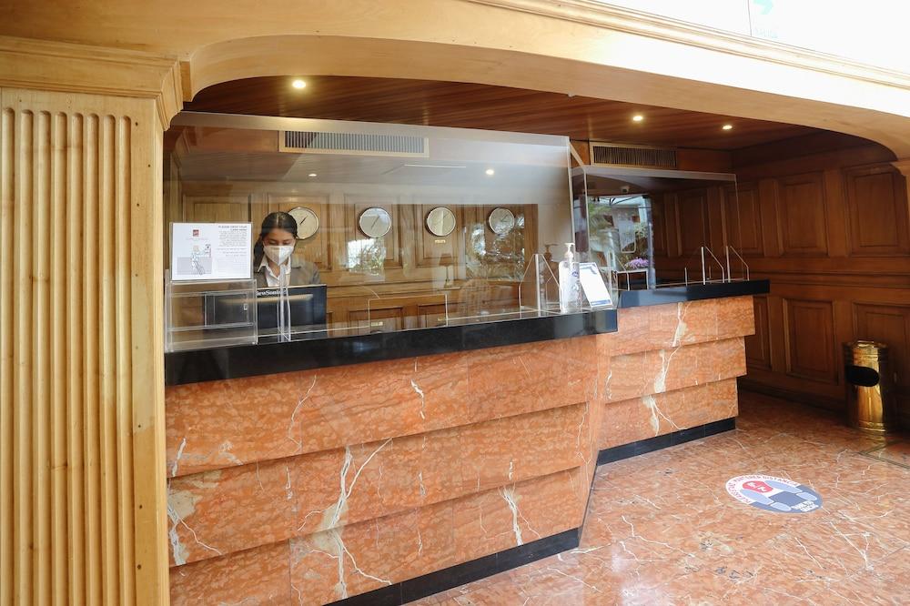 Suites del Bosque Hotel