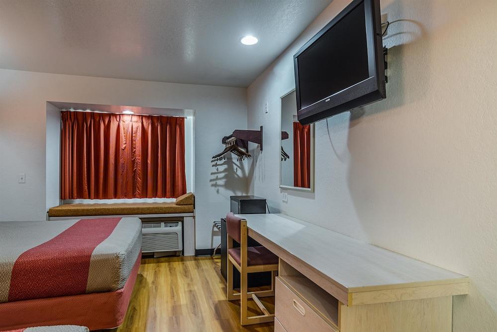 Motel 6 McAlester, OK