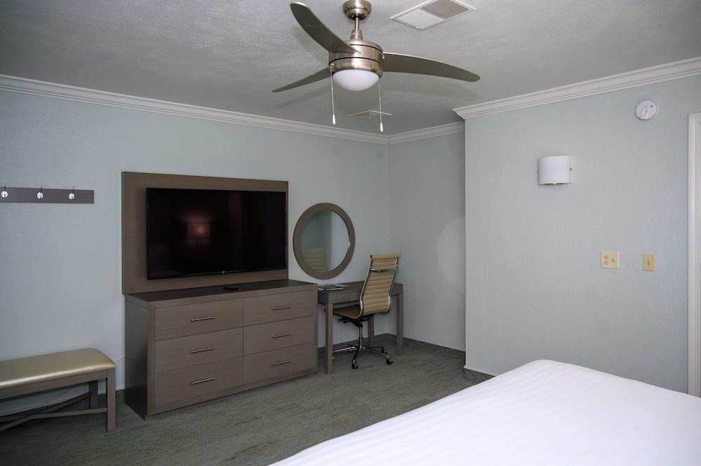 Cherry Tree Inn & Suites