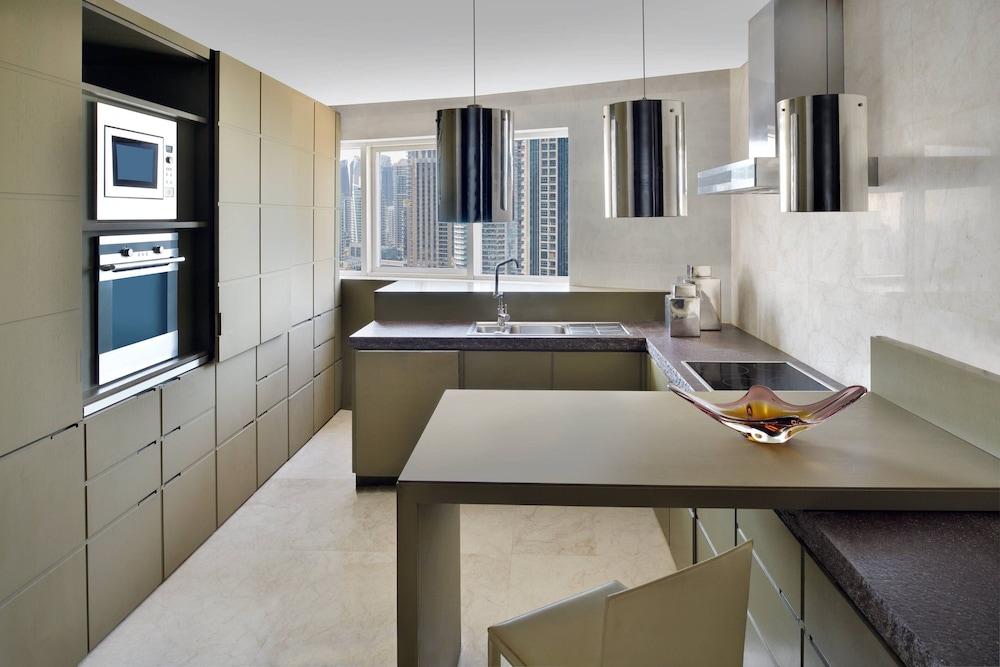 Dubai Marriott Harbour Hotel & Suites