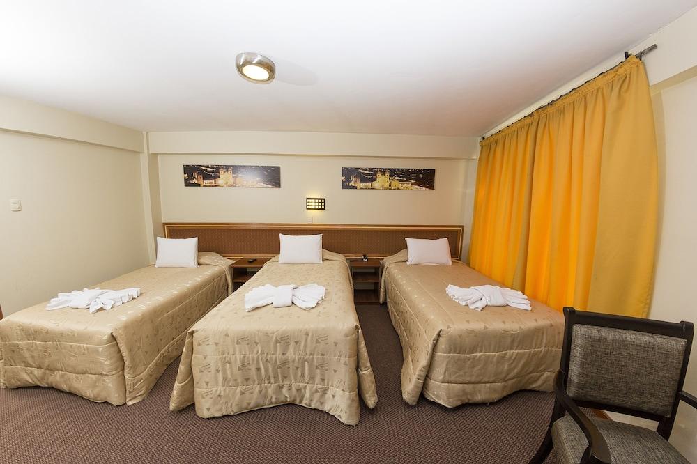 Hotel De La Villa Hermoza