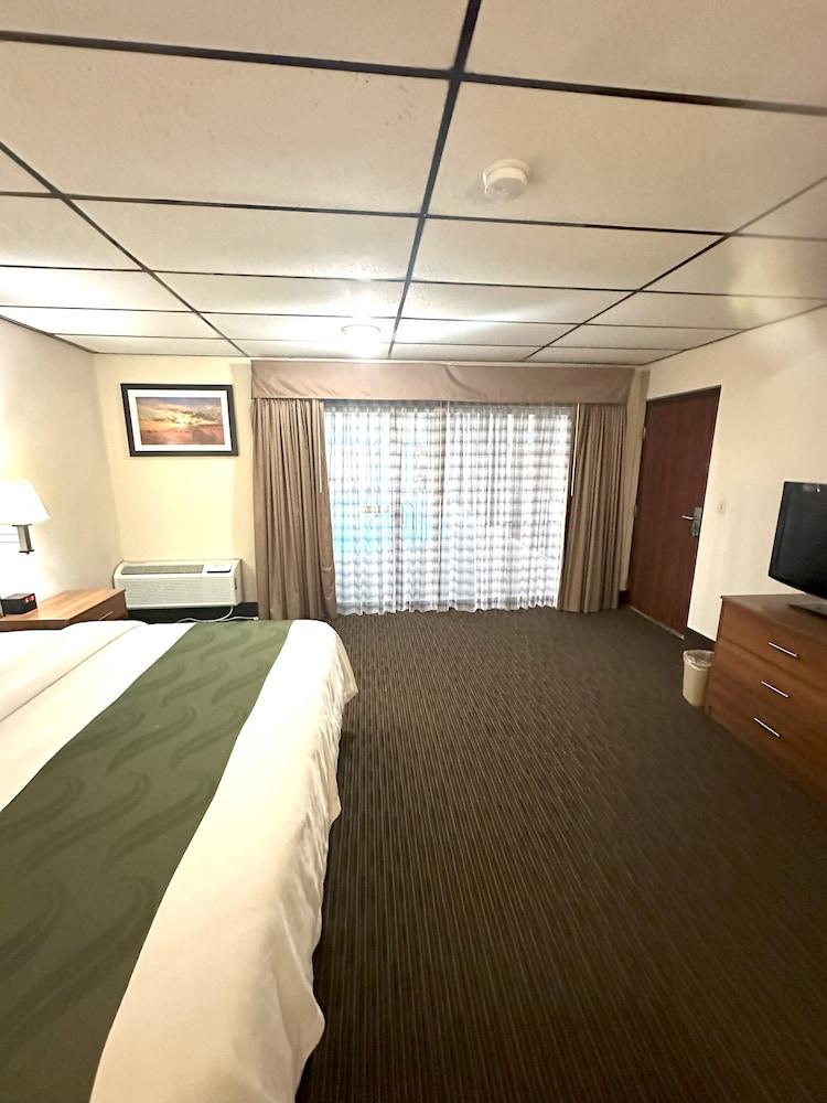 Sunflower Inn and Suites