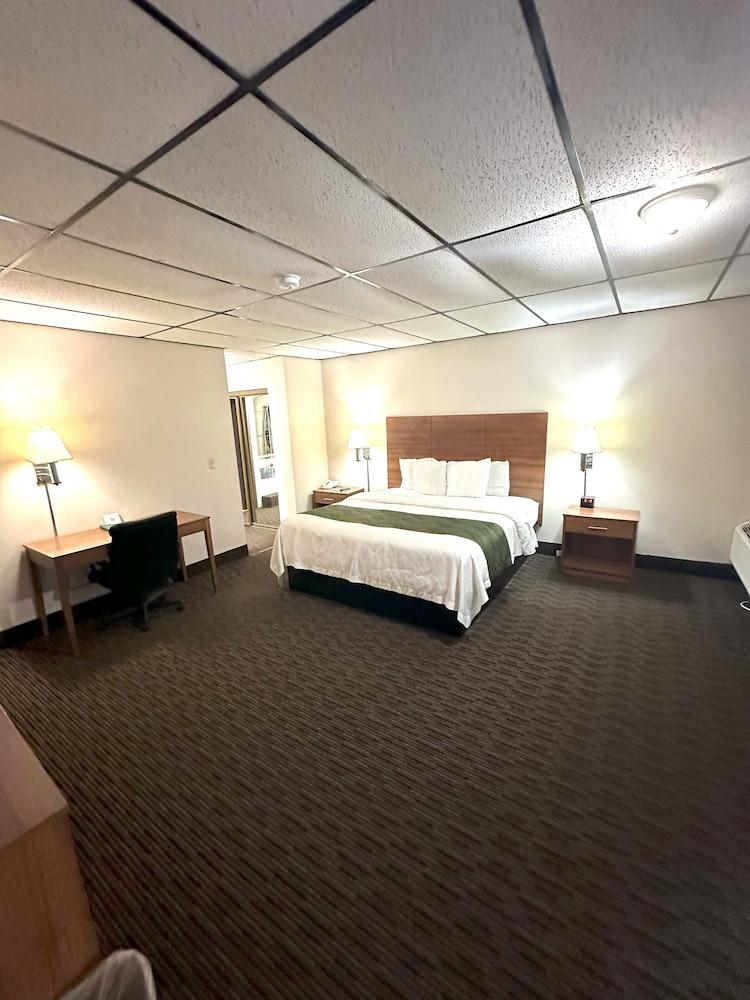 Sunflower Inn and Suites