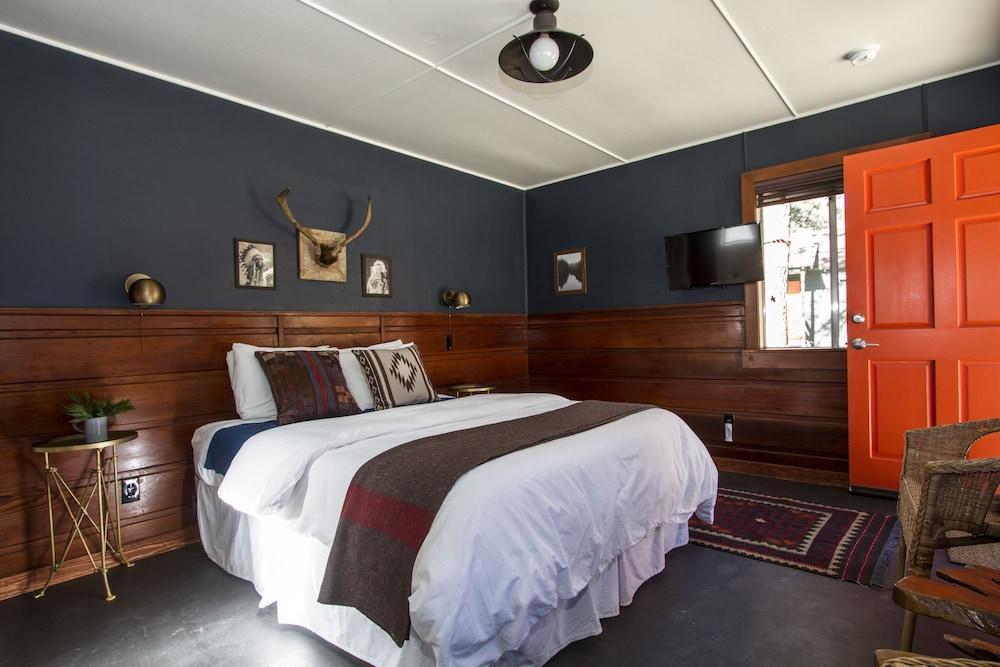 Noon Lodge at Mallard Bay