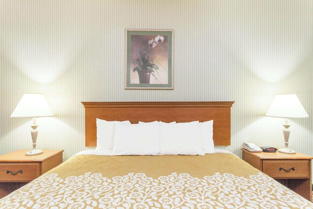 Days Inn & Suites by Wyndham Seaford