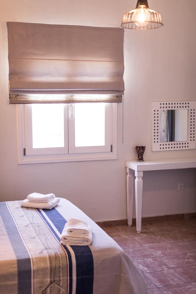 Villa Ilias Caldera Hotel