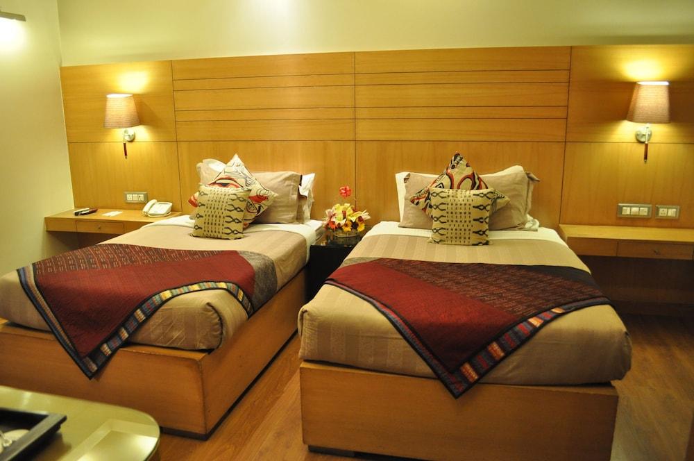 jüSTa Panchsheel Park