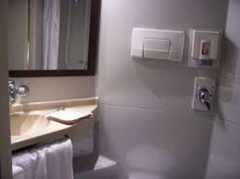 Premiere Classe Niort Est - La Crèche