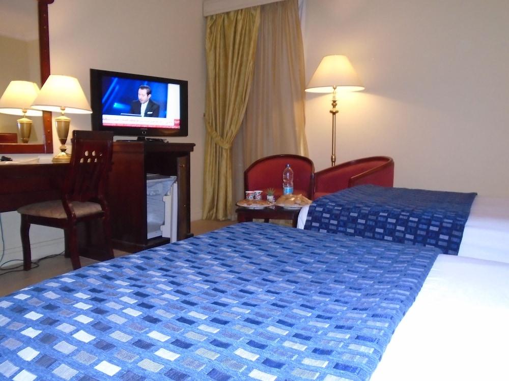 Grand Pyramids Hotel
