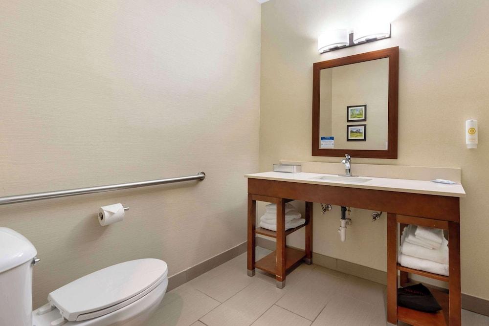 Comfort Suites Cedar Falls