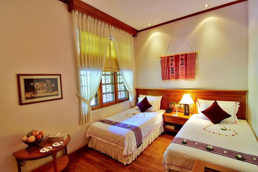 Hotel by the Red Canal