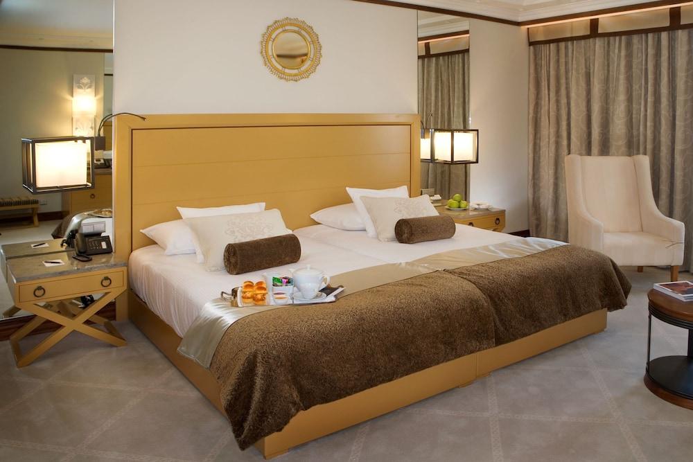 Grande Real Villa Italia