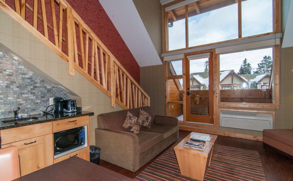 The Fox Hotel and Suites