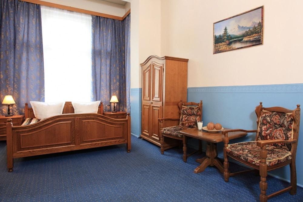 Hotel - Pension Cortina
