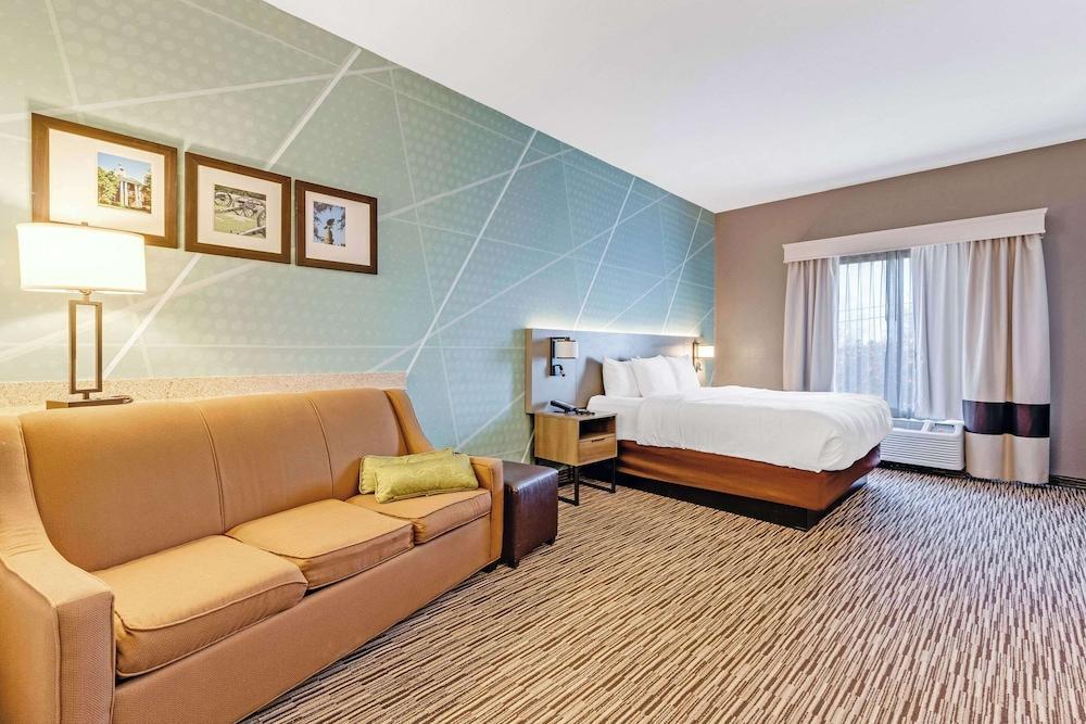 Comfort Suites Murfreesboro Shopping District