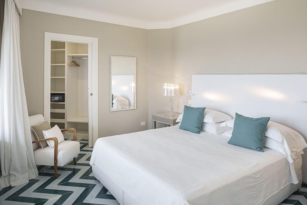 Costa Del Capitano Seaside Villas